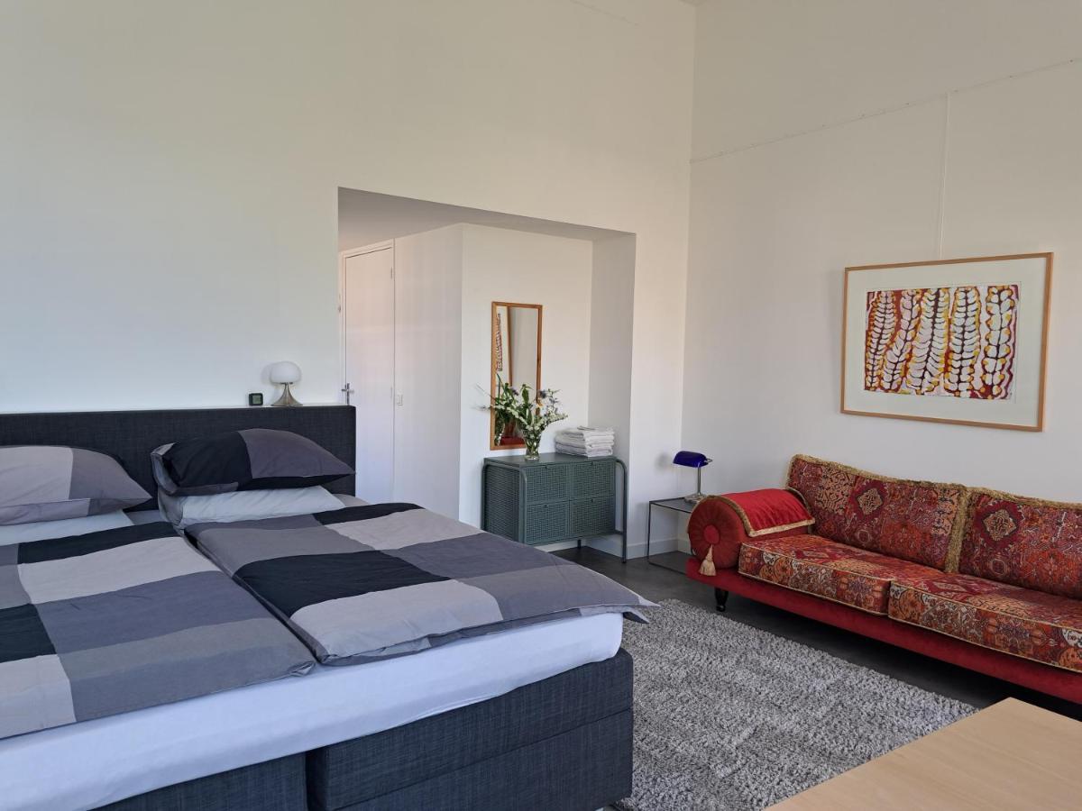 Luxe Ruime Studio Op Unieke, Rustige Locatie Доккум Экстерьер фото