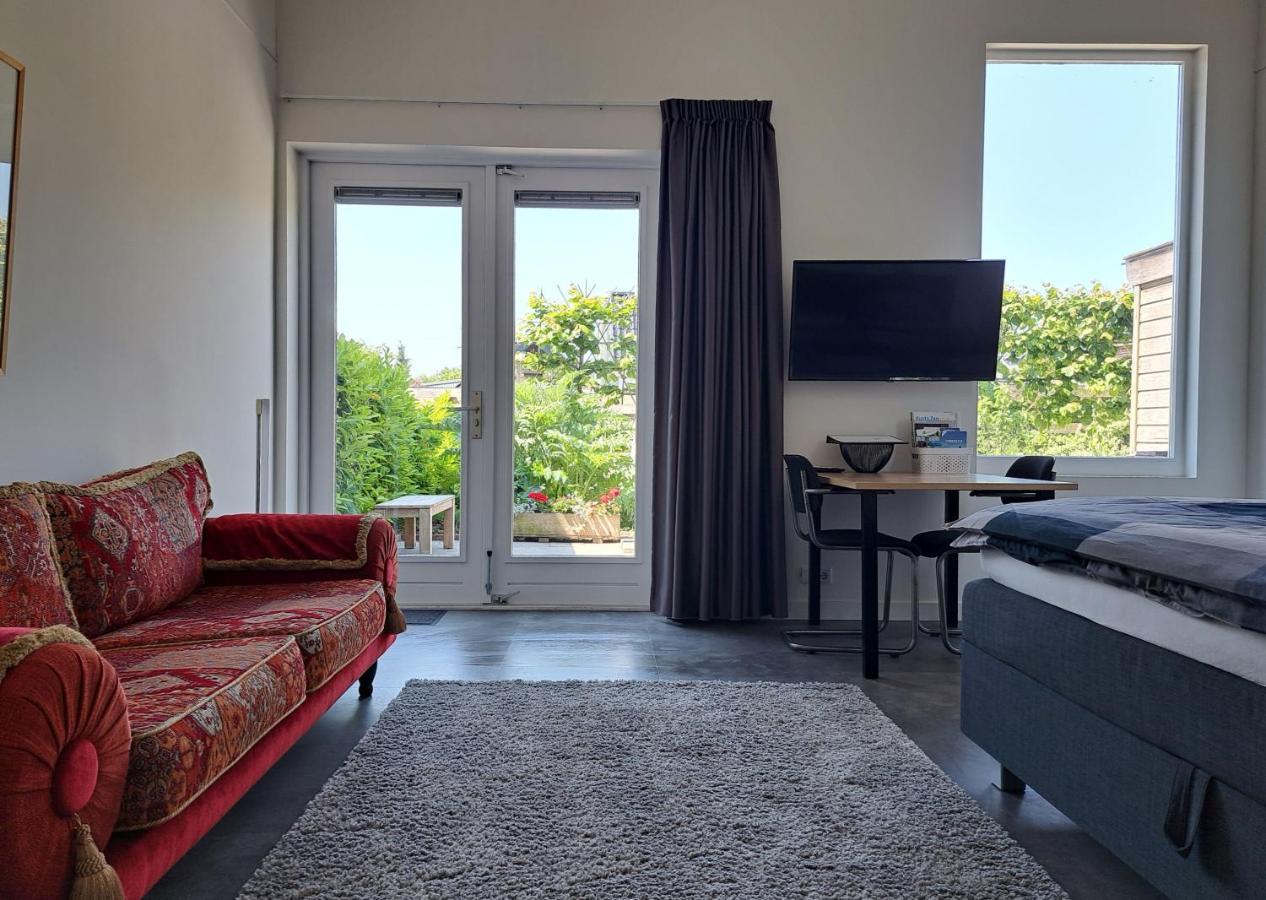 Luxe Ruime Studio Op Unieke, Rustige Locatie Доккум Экстерьер фото
