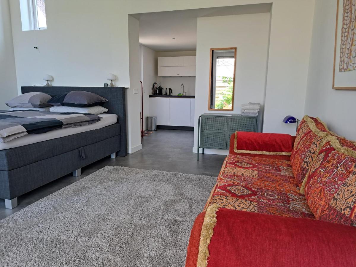 Luxe Ruime Studio Op Unieke, Rustige Locatie Доккум Экстерьер фото
